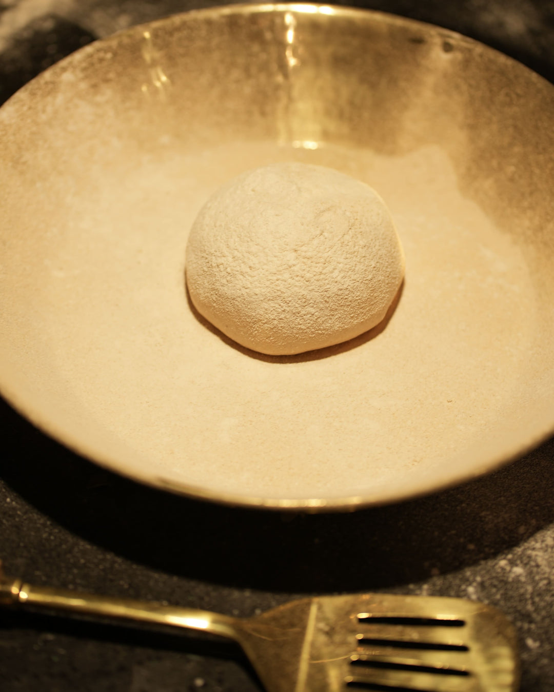 Brass Paraat (High Hipped Platter) P-TAL